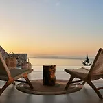 Thelxi's Ii - Brand New Seaview Suite!