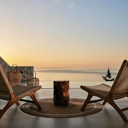 Thelxi's Ii - Brand New Seaview Suite!